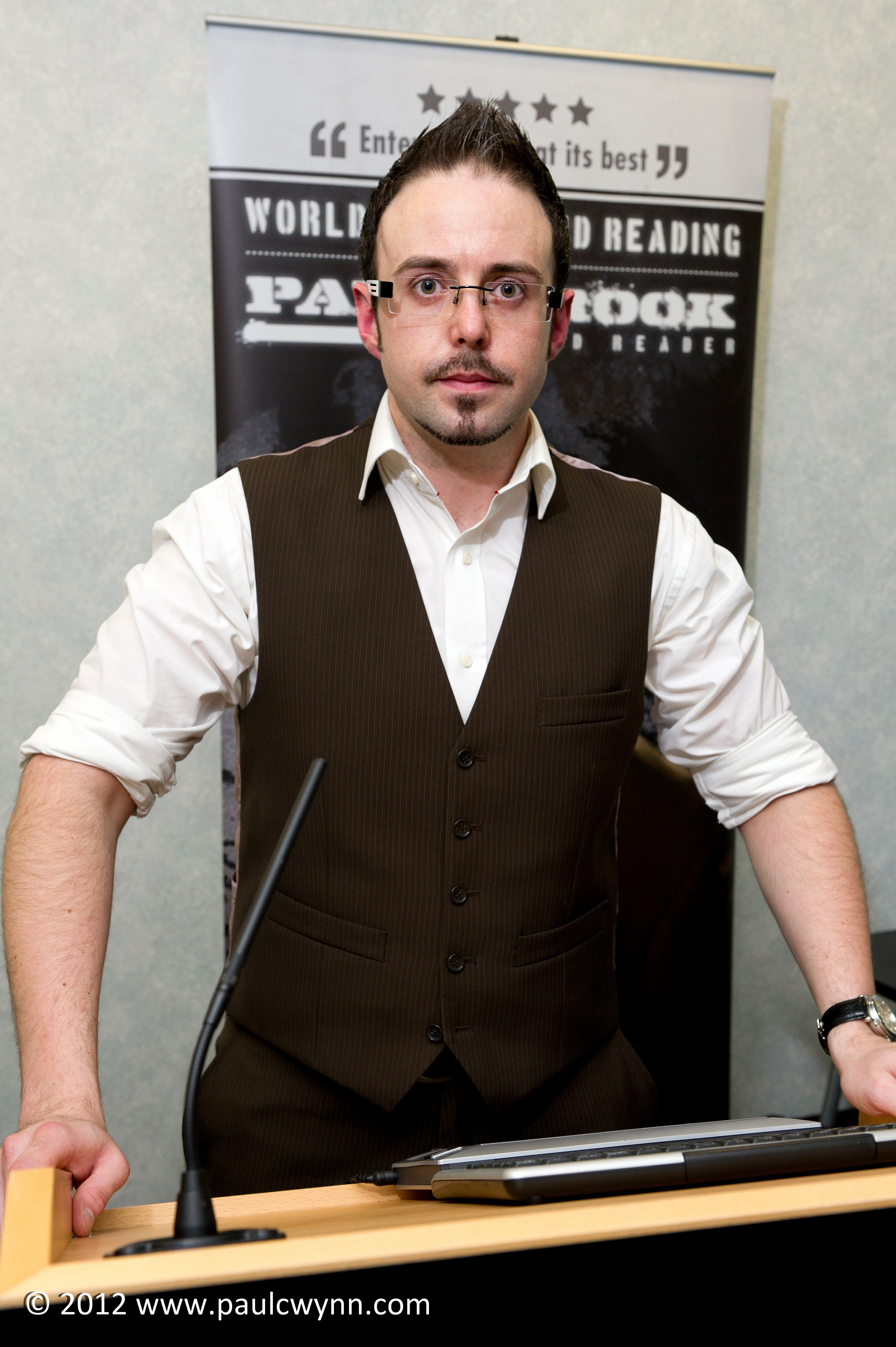 Unique Corporate Entertainer - Paul Brook Unique Corporate Entertainer - Paul Brook